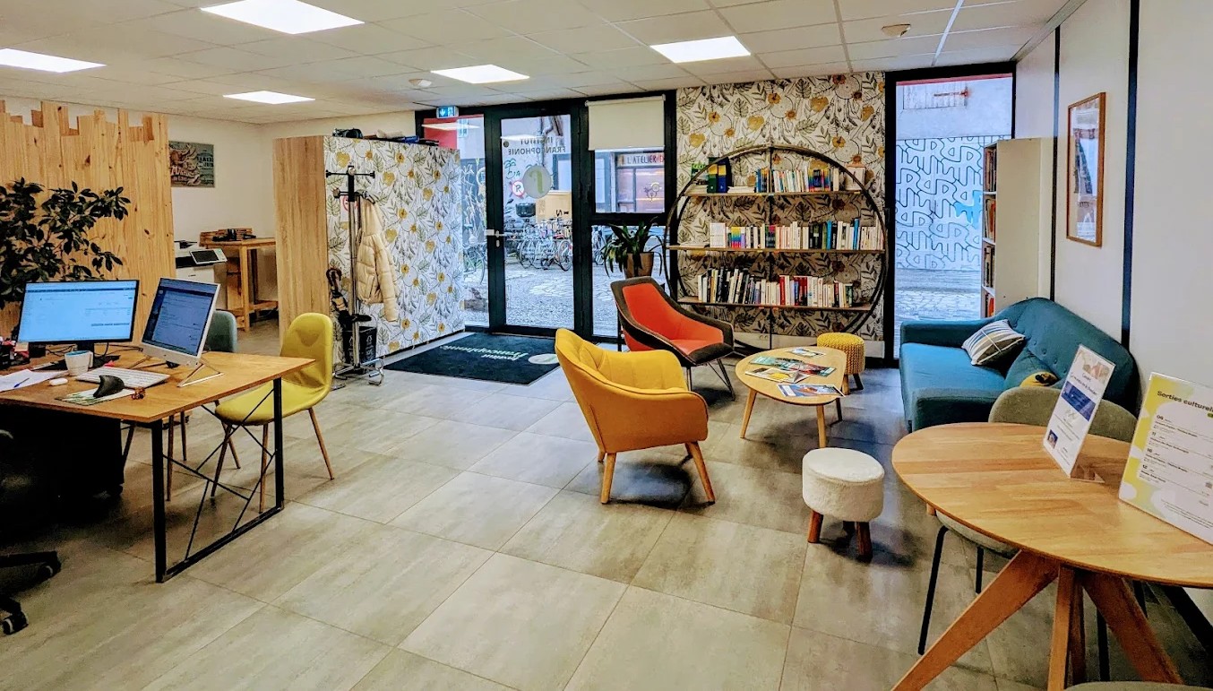 Fonelia language school welcoming lounge